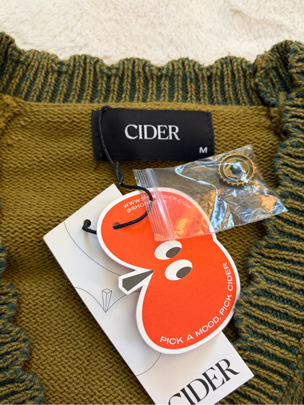 Cider Olive Green Cable Knit V-Neck Cropped Sweater NWT - Picture 2 of 2
